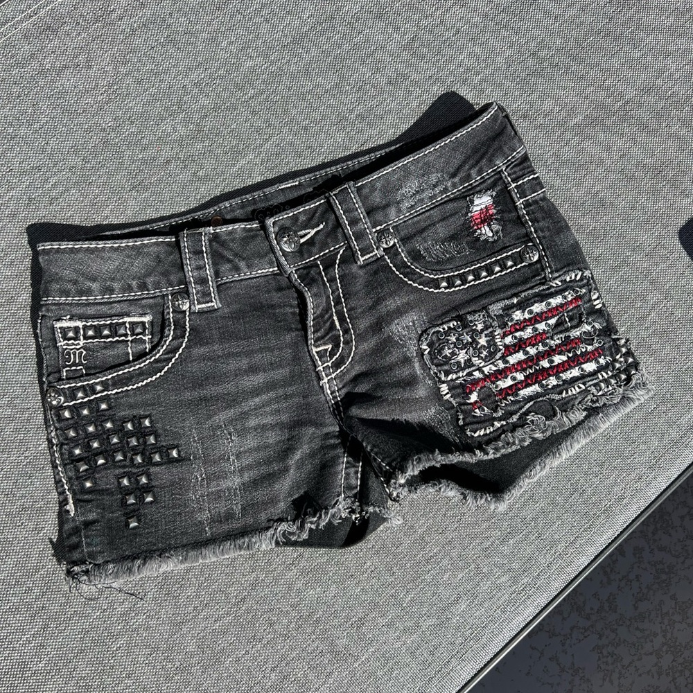 Black miss me jeans shorts size 25
